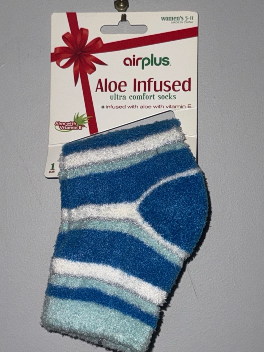 Airplus Aloe-Infused Cozy Striped Crew Socks - Blue/White